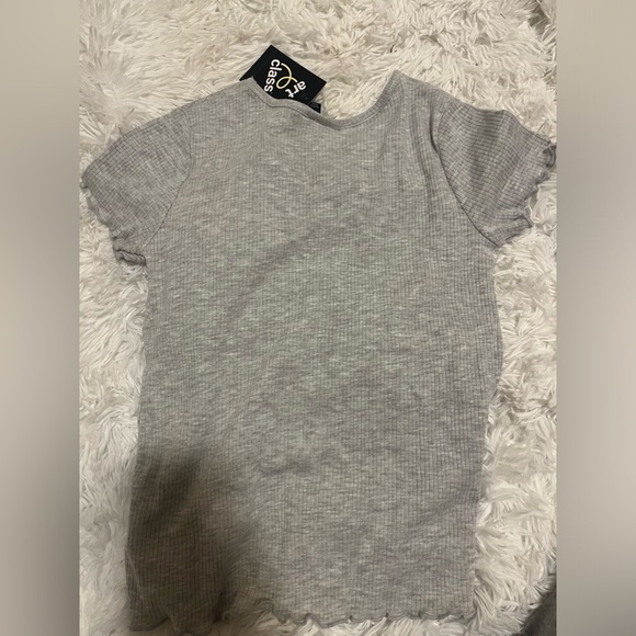 heathered grey, slight v-cut. size: L 10/12 . little flare on arms and bottom. - Picture 6 of 7